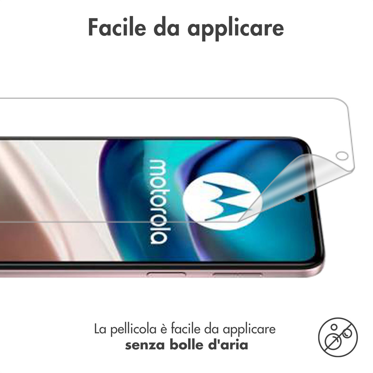 Een schermprotector wordt op een Motorola-telefoon aangebracht.