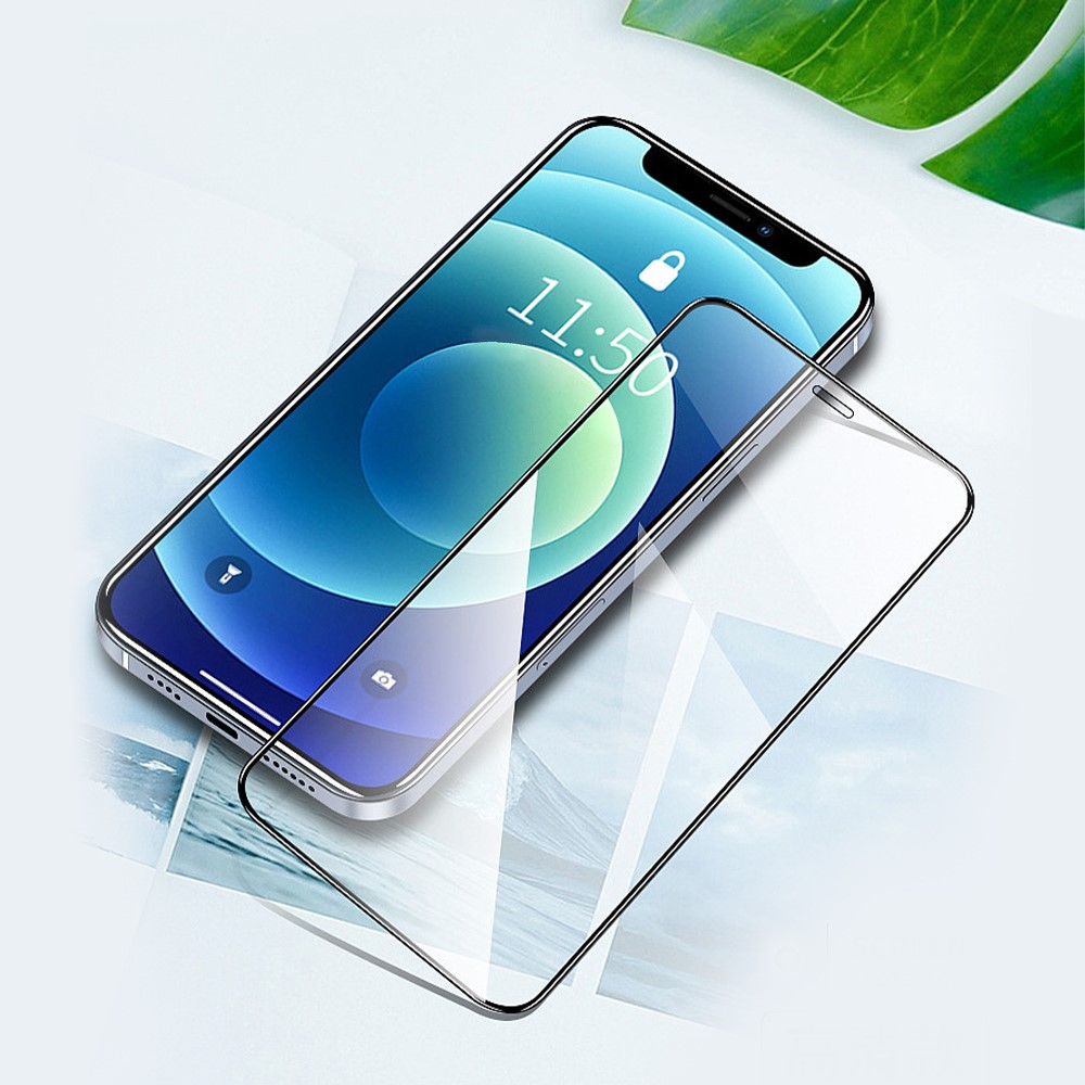 Uno smartphone con una protezione schermo in vetro posata sul display.