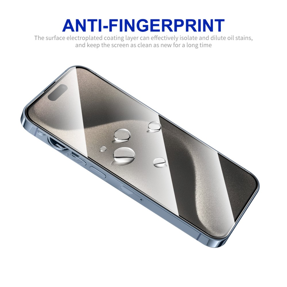 Un protecteur d'écran de smartphone avec des gouttelettes d'eau. Anti-traces.
