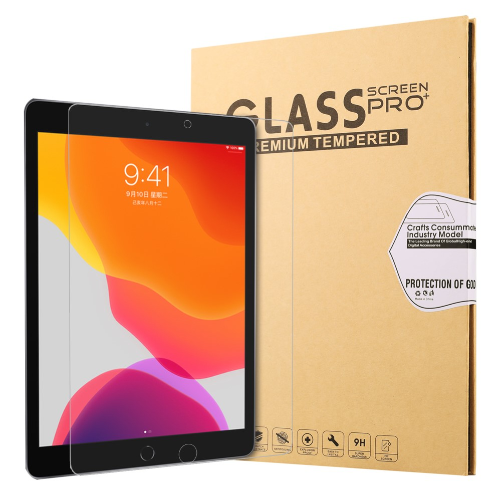 Une tablette affiche un fond d'écran coloré à côté de son emballage, qui présente des détails du produit.