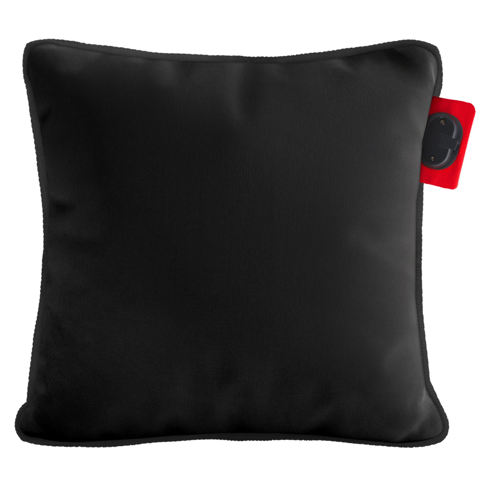 Un coussin noir avec une étiquette rouge et une boucle noire.