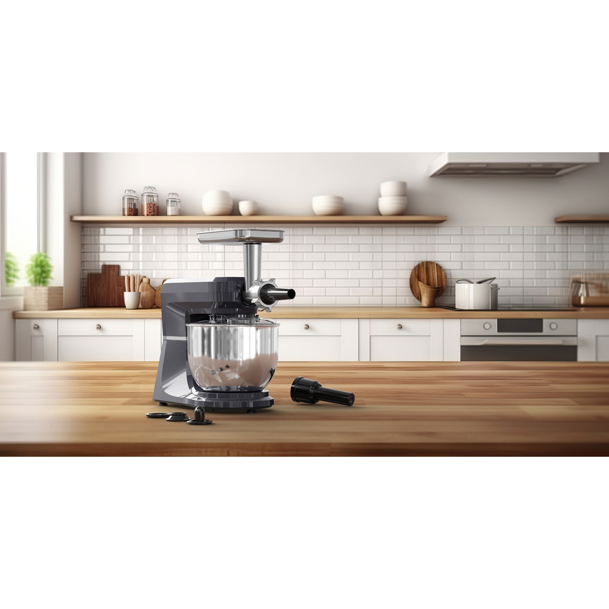 Un robot pâtissier foncé avec hachoir à viande sur un comptoir en bois.