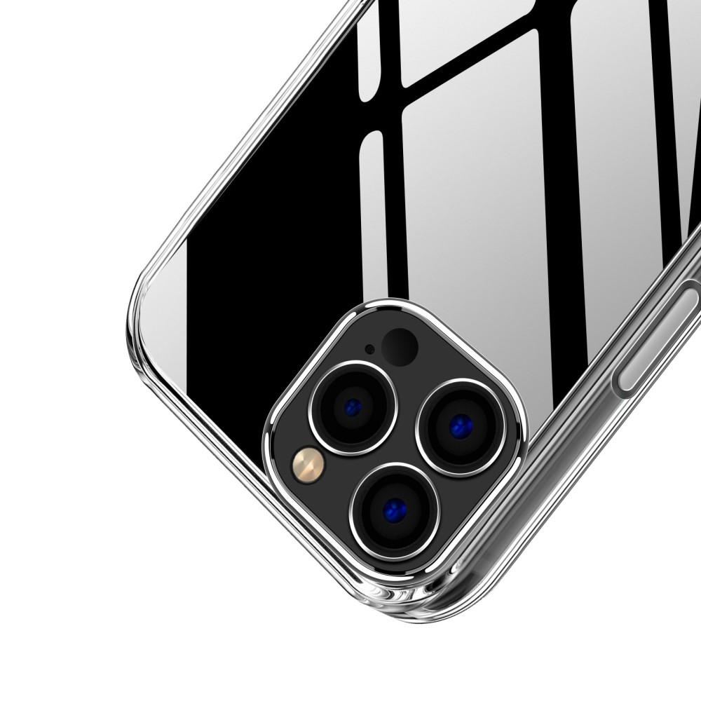 Primo piano di una custodia trasparente per telefono con tripla fotocamera su sfondo bianco.