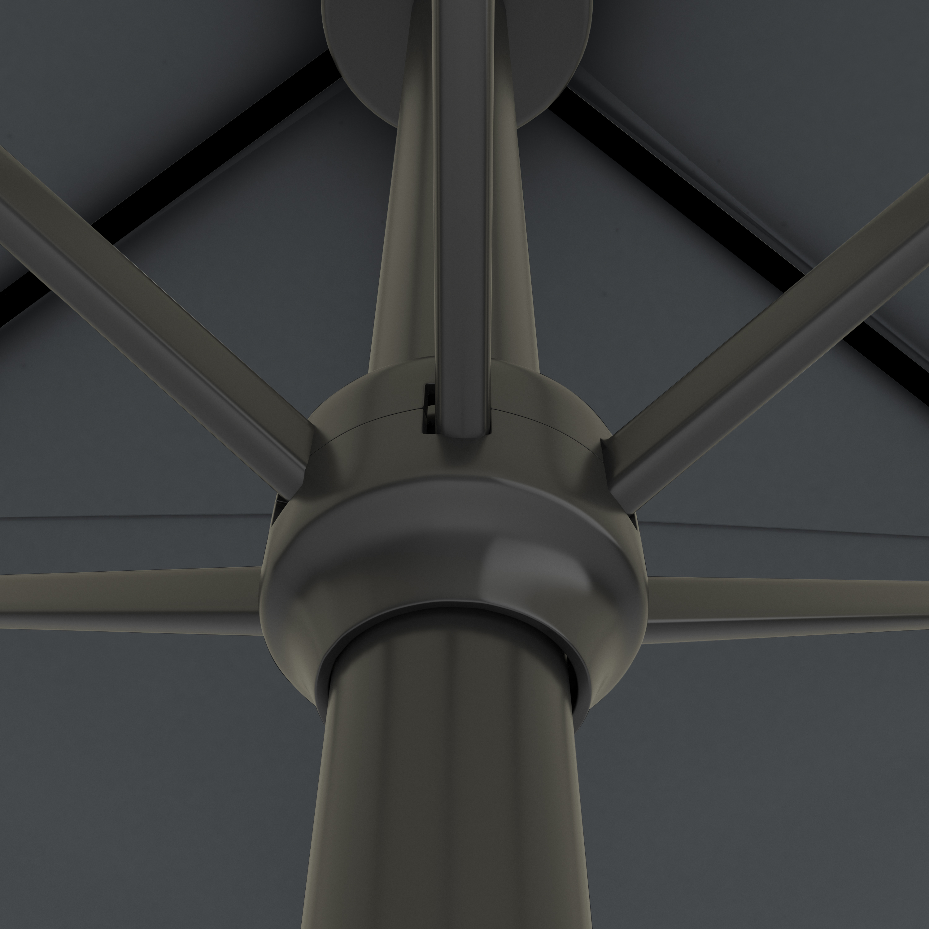 Close-up van de centrale paal en spaken van een donkere metalen parasol.