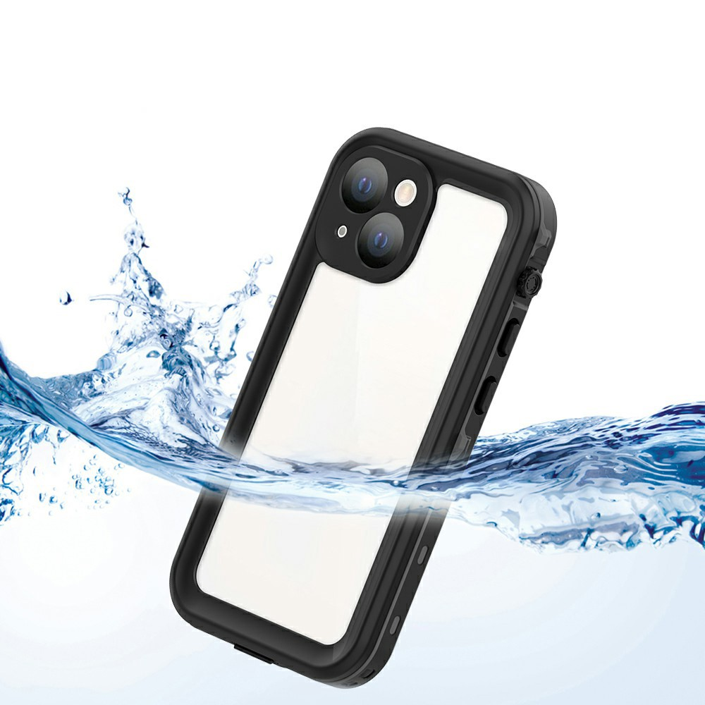 Un iPhone nero impermeabile con fotocamere è immerso nell'acqua.