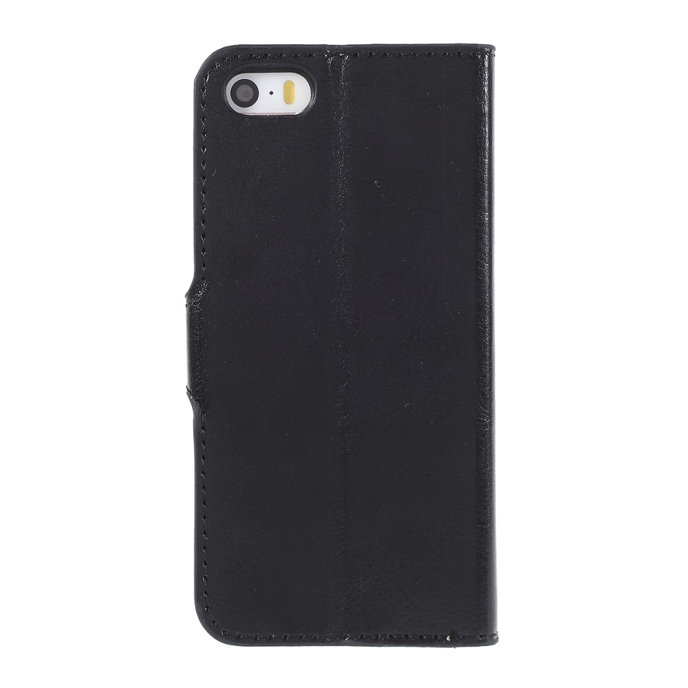 Étui de téléphone en cuir noir avec découpe caméra en haut.