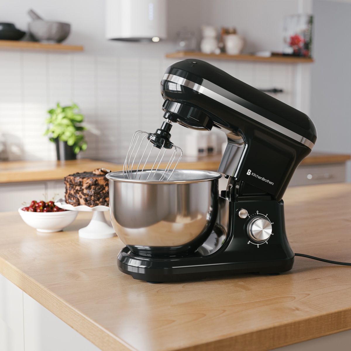 Zwarte keukenmixer met roestvrijstalen kom op een houten aanrecht.