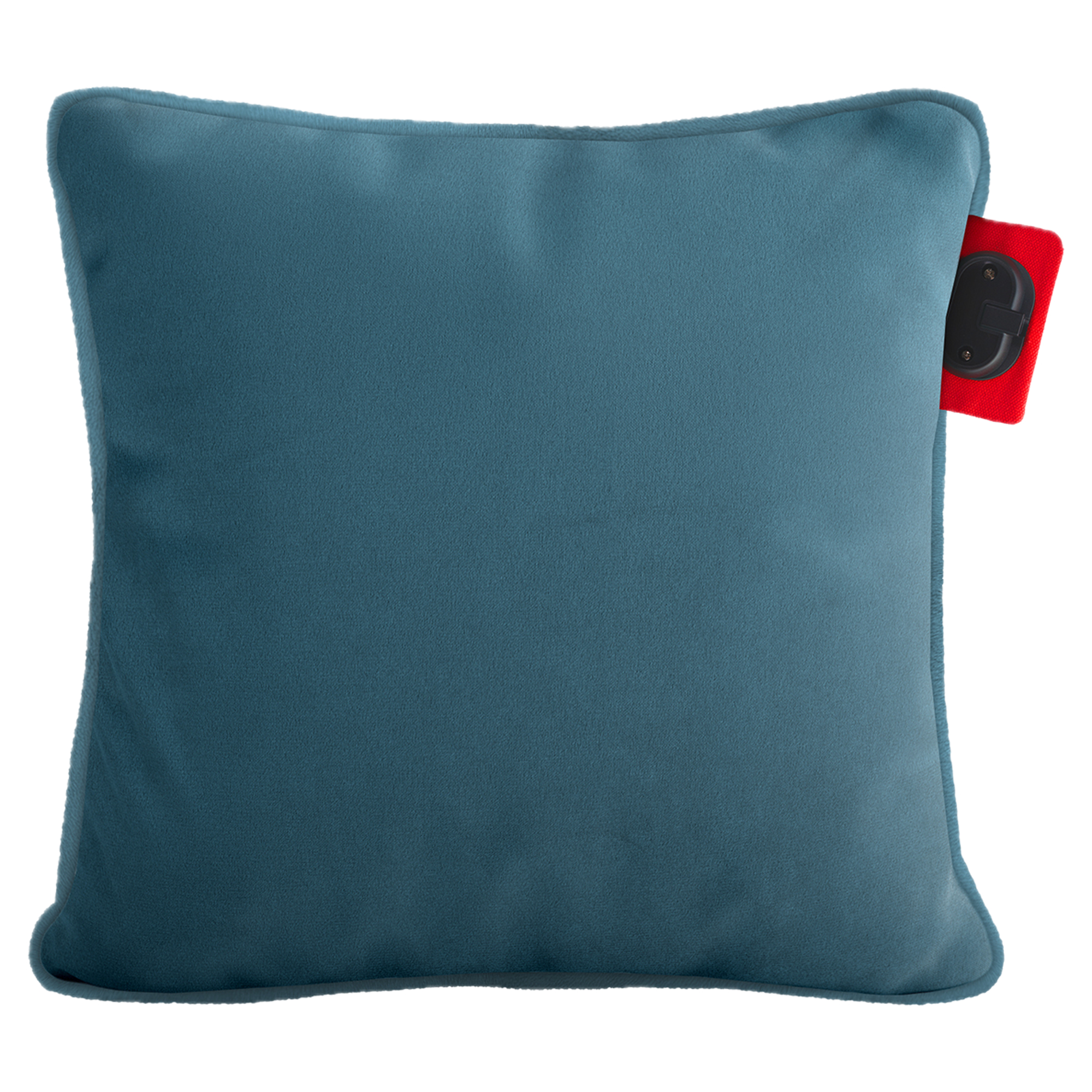 Un coussin bleu avec une étiquette rouge et une fermeture noire.