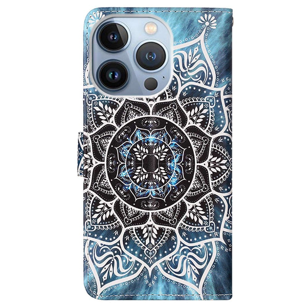 Custodia per telefono con sfondo tie-dye blu e design mandala bianco e nero.