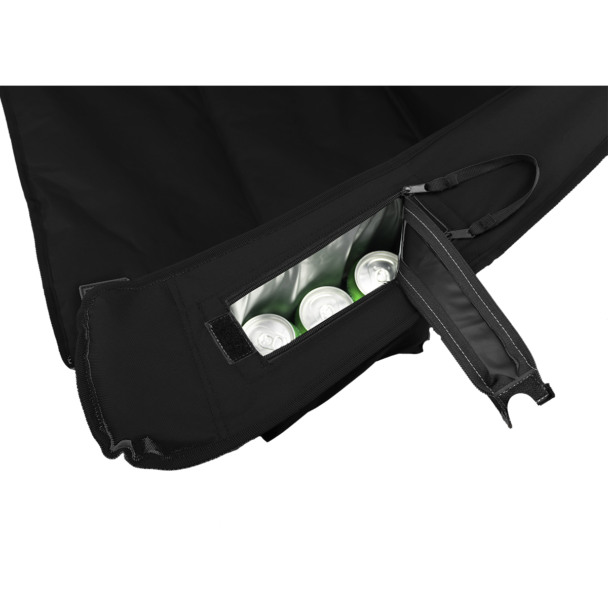 Zwarte tas met een doorzichtig vak met drie groene drankblikjes.