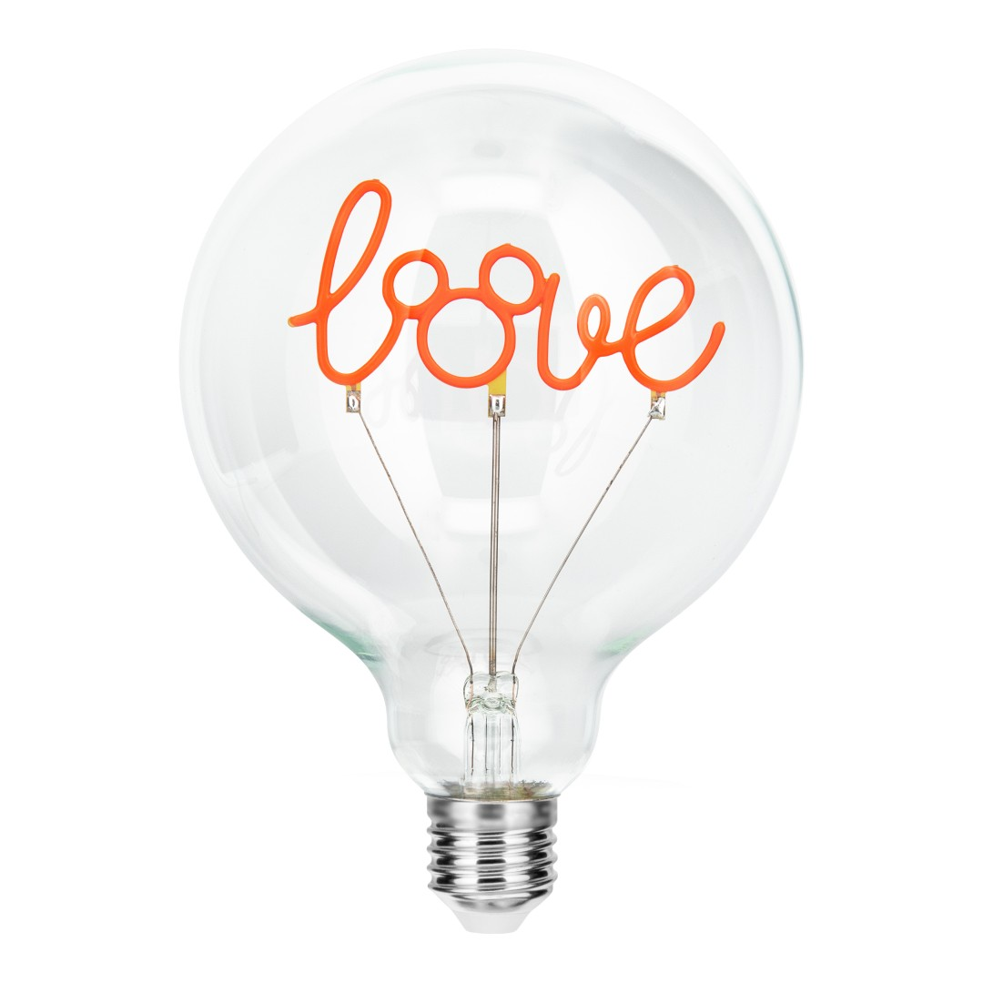 Una lampadina trasparente con la parola "love" in arancione.