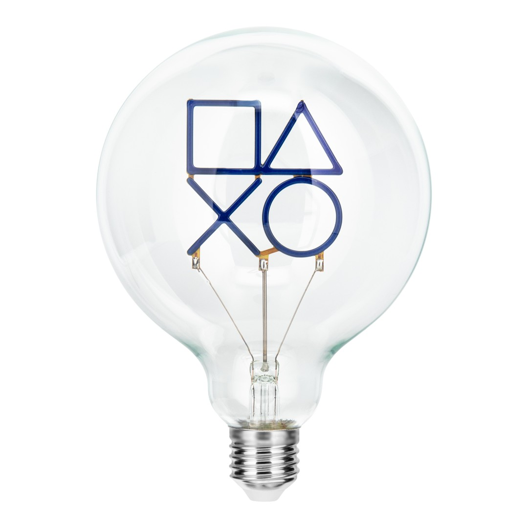 Eine klare Edison-Glühbirne mit blauen PlayStation-Symbolen darin.