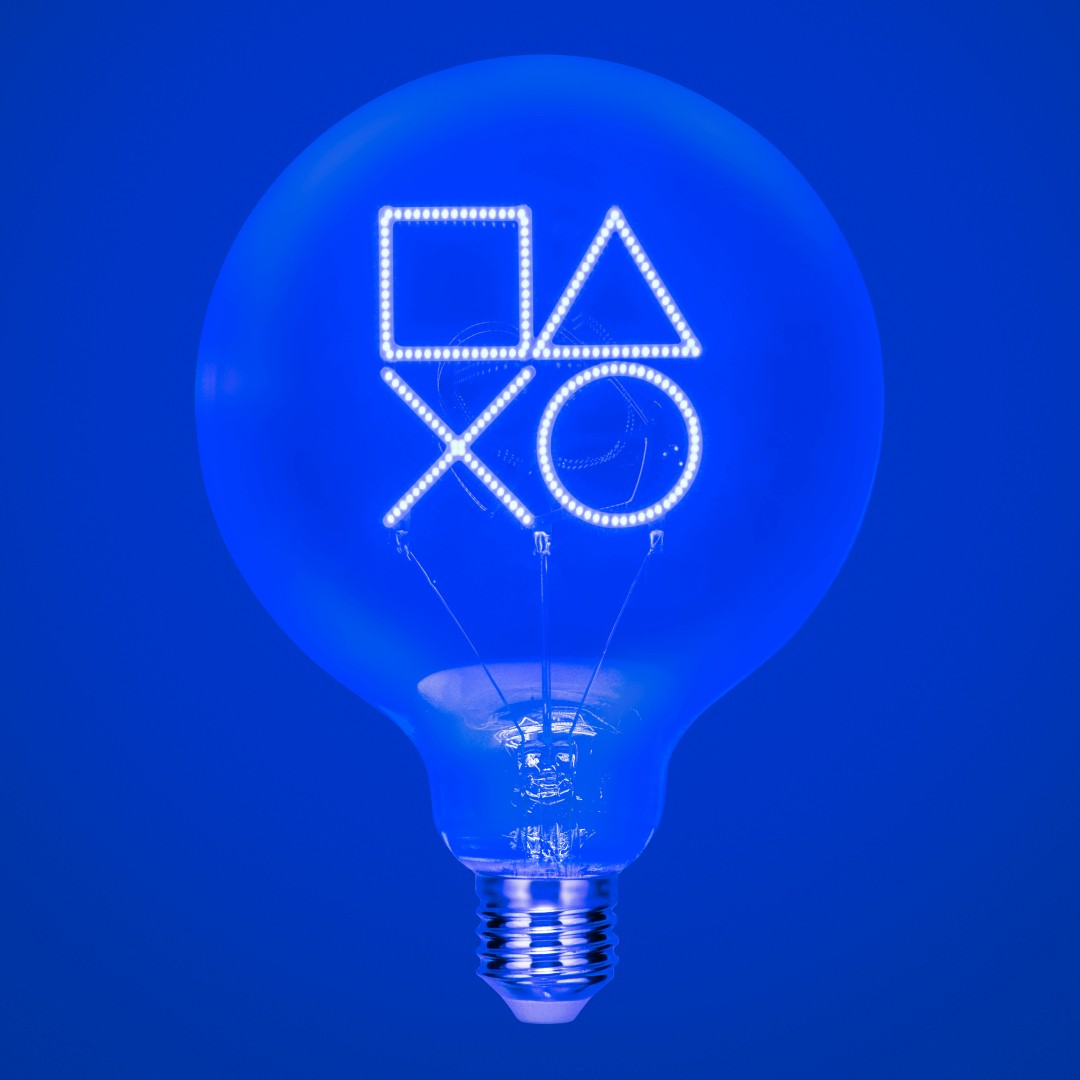 Blaue Glühbirne mit PlayStation-Symbolen aus Lichtern