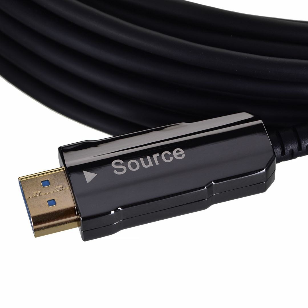 Czarny kabel z czarnym złączem z napisem 'Source' i złotą wtyczką USB 3.0.