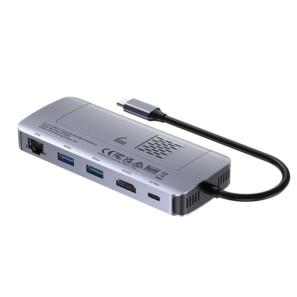 Srebrny hub USB-C z obudową M.2 SSD, portami i portem HDMI.