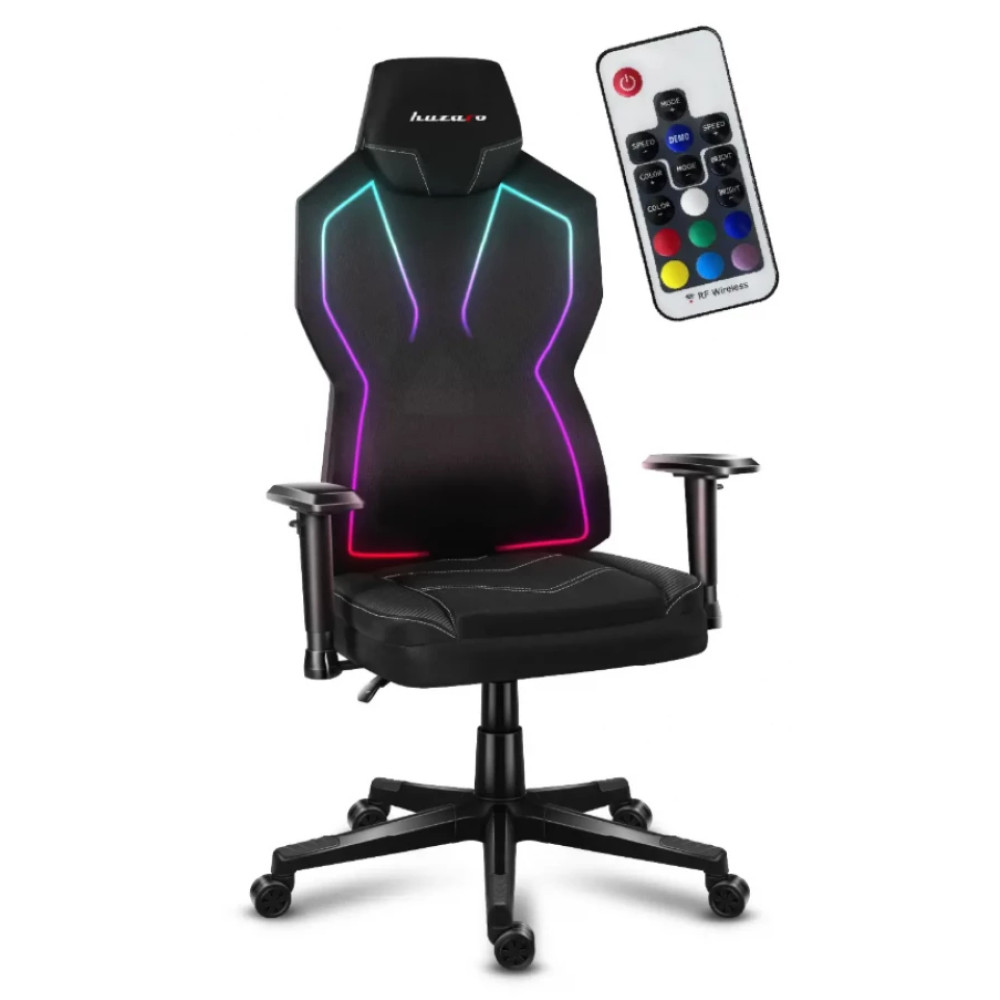 Czarny fotel gamingowy z oświetleniem RGB i pilotem na białym tle.