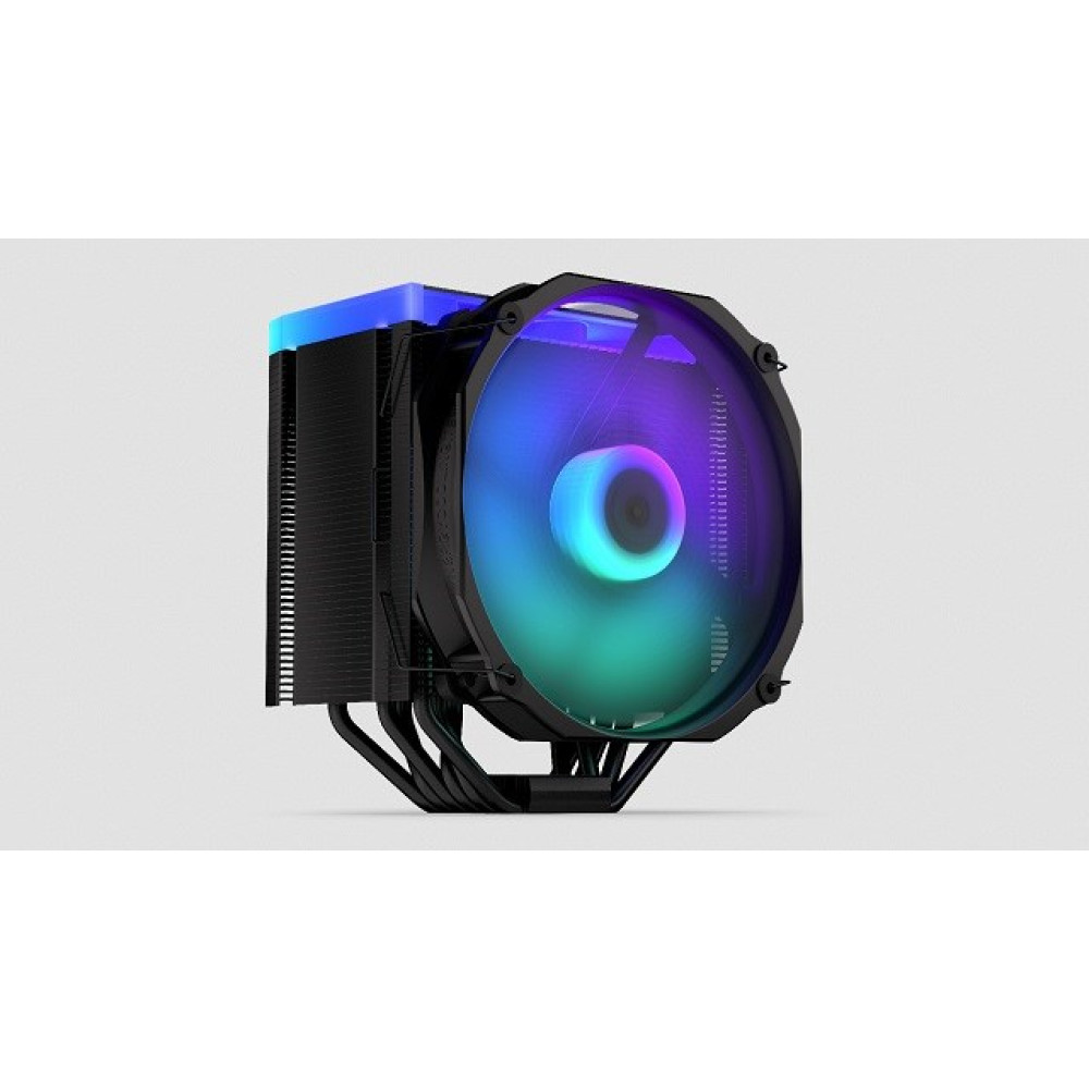 Czarny radiator CPU z niebieskim światłem i kolorowym wentylatorem.