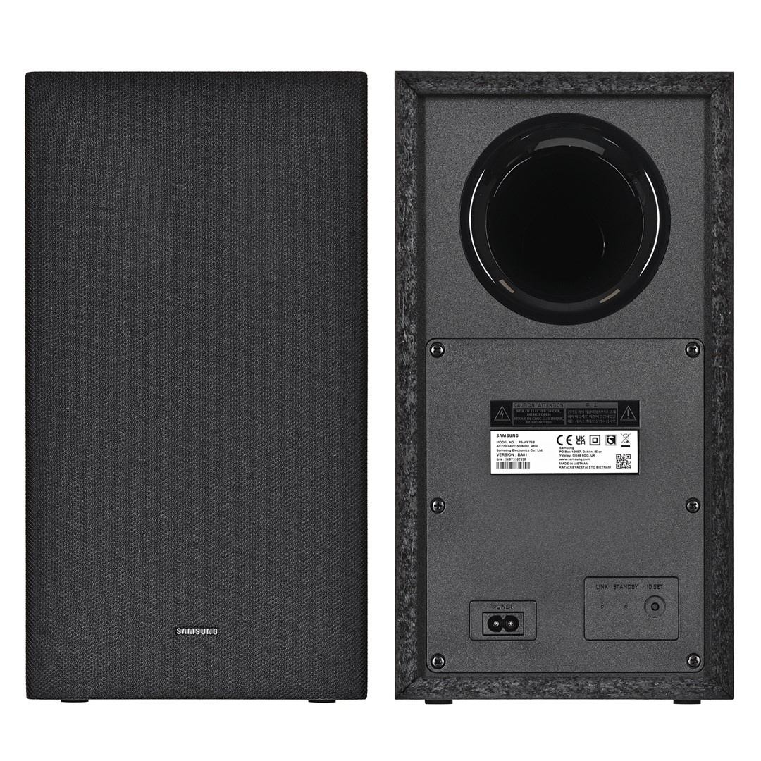 Rückseite eines schwarzen Samsung Subwoofers mit Anschlüssen und Lüftungsöffnung.