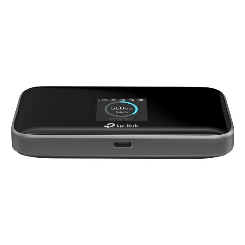 Kompaktowy, szary router mobilny WiFi TP-Link z małym ekranem pokazującym 560MB.