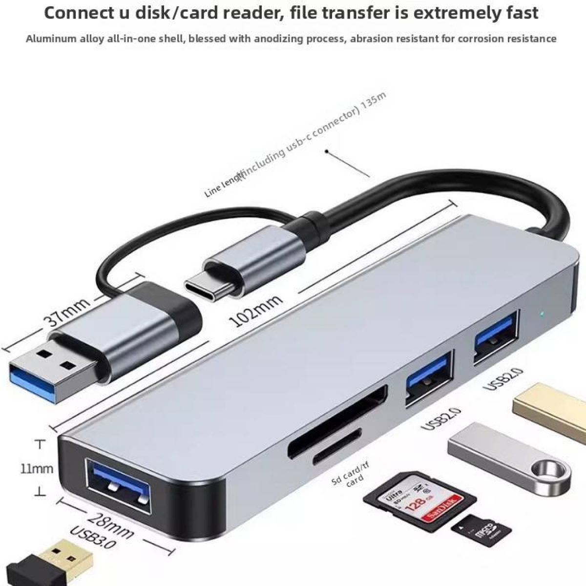 Silberner USB-Hub mit USB-A-, USB-C-, SD- und TF-Kartensteckplätzen. Enthält USB-Sticks.
