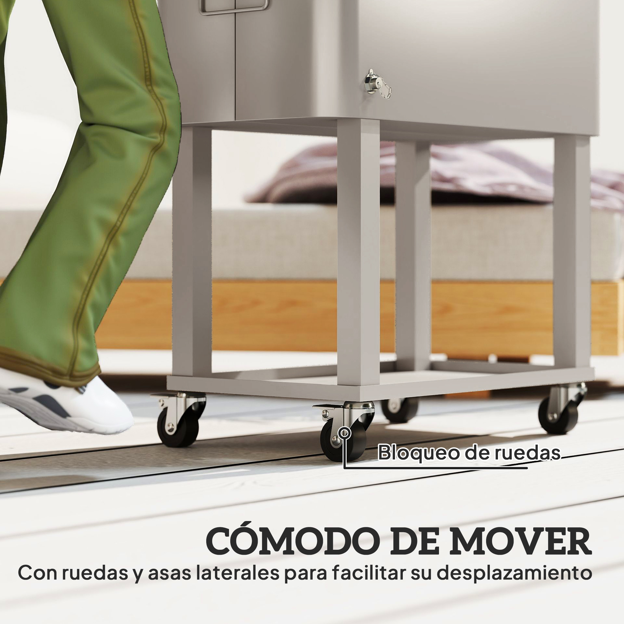 Una persona con pantalones verdes mueve un contenedor plateado con ruedas.