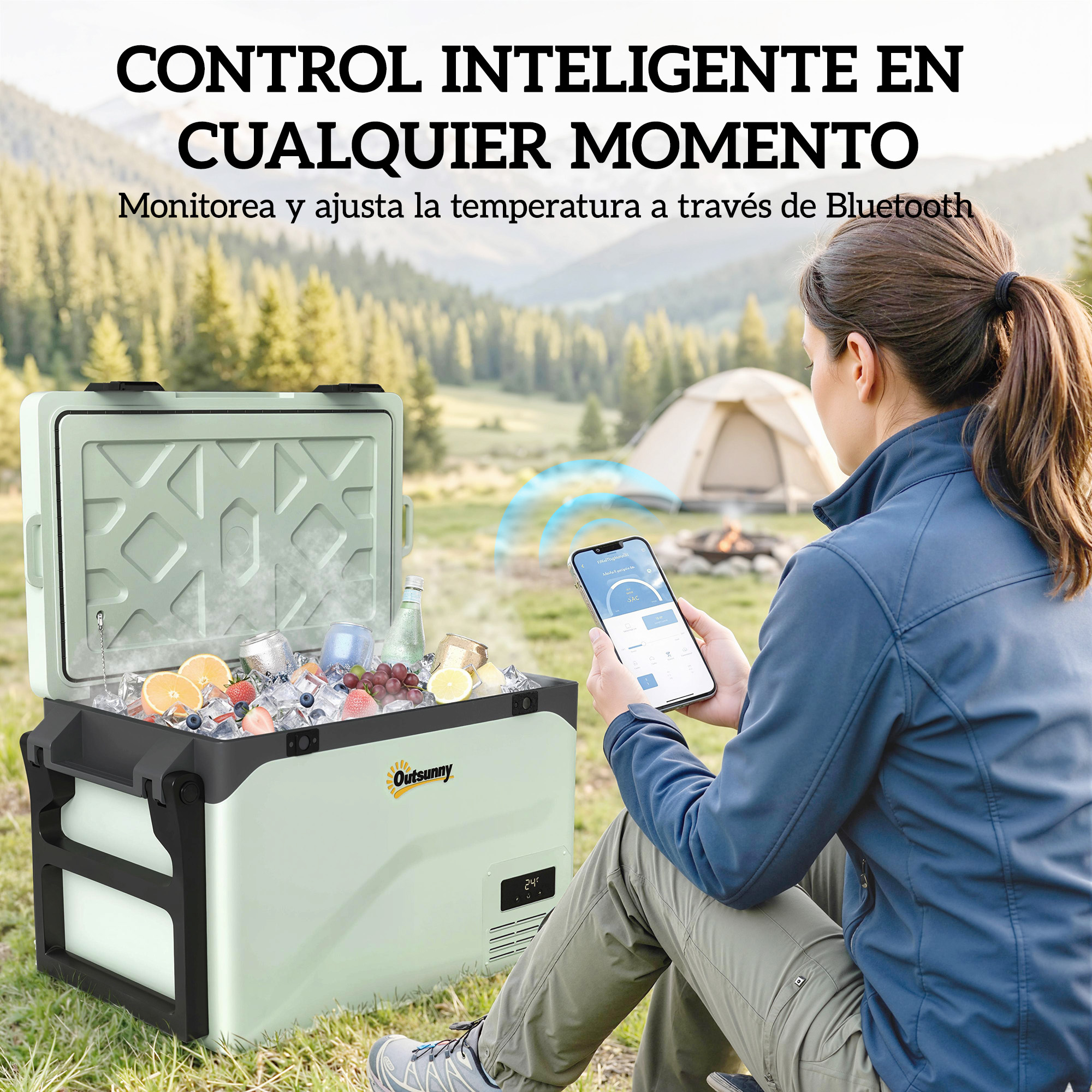 Una mujer usa su móvil para controlar una nevera exterior. Tienda de campaña al fondo.