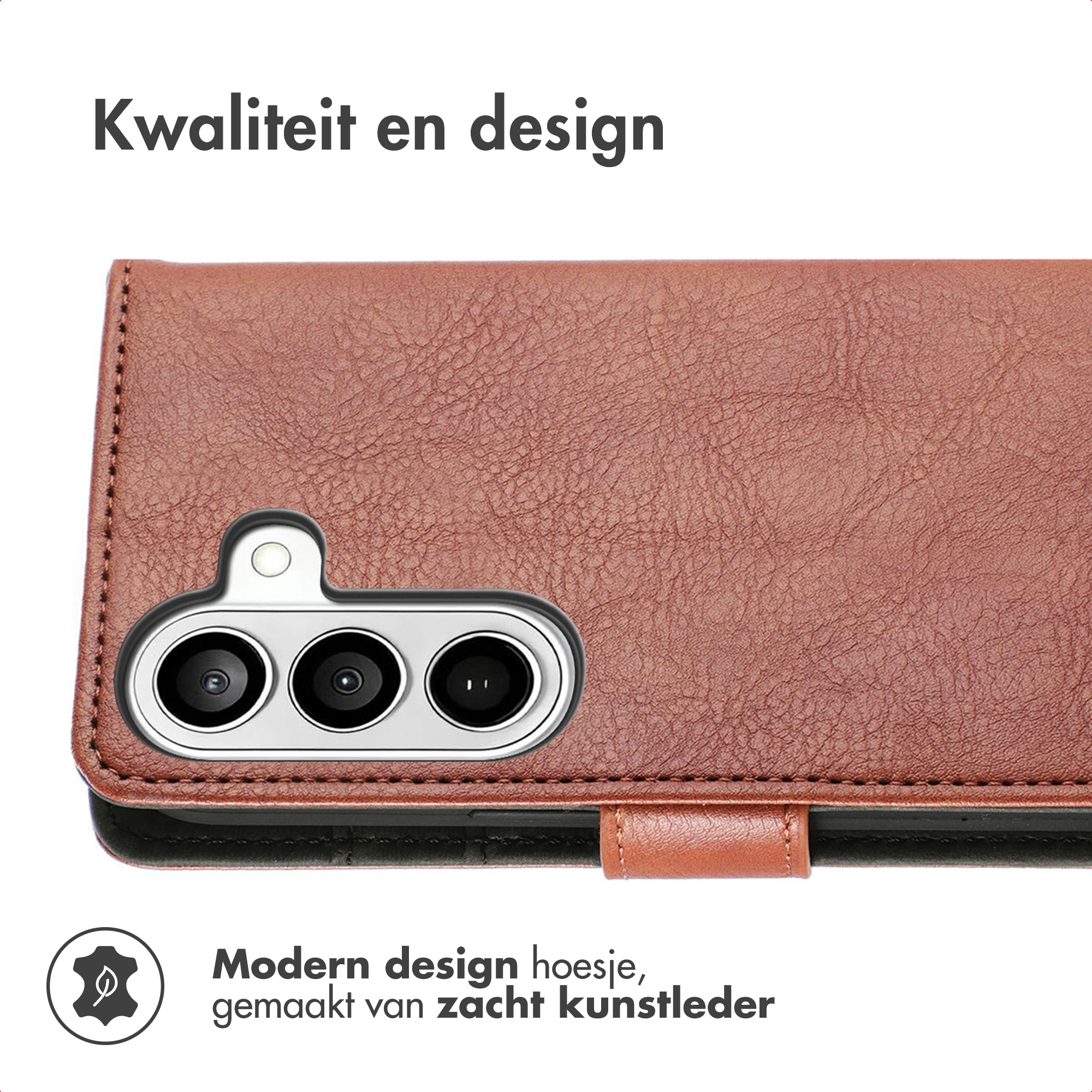 Bruine kunstleren telefoonhoes met drie cameralenzen en een sluiting.