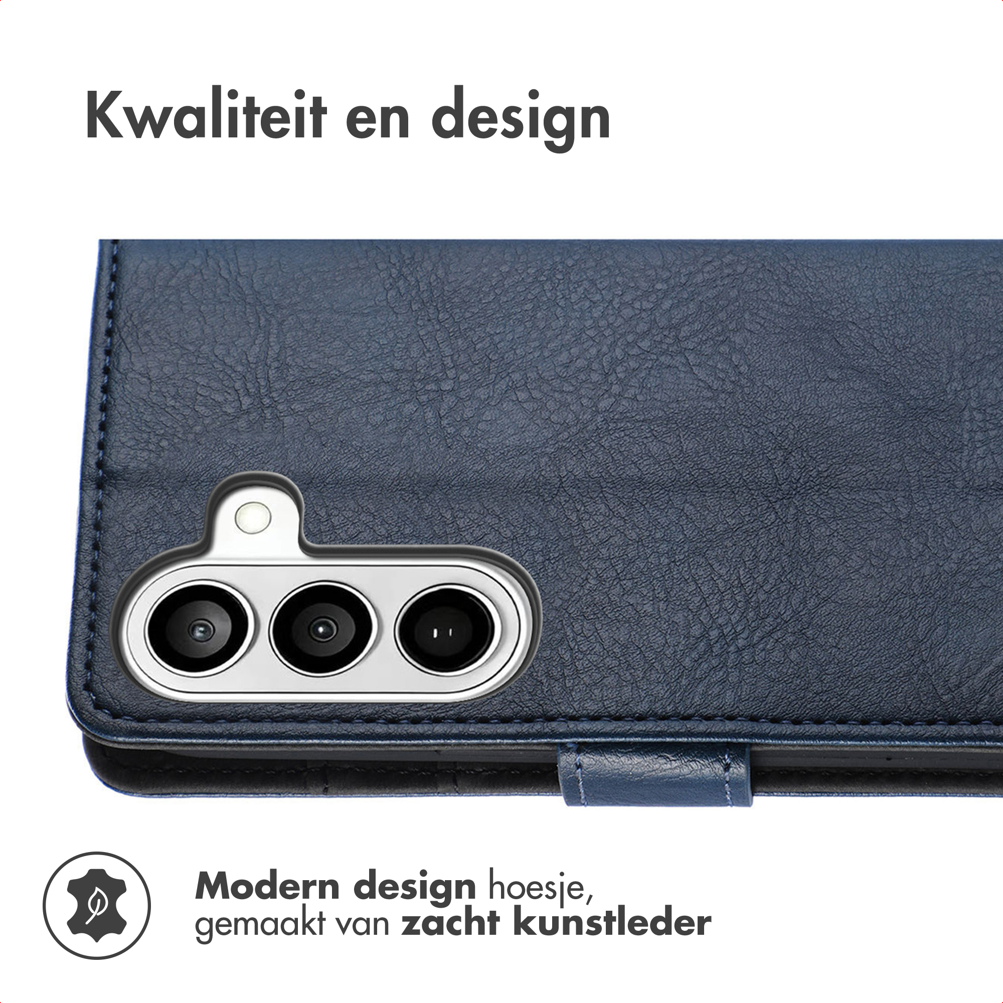 Donkerblauwe kunstlederen hoes met camera-opening en tekst.