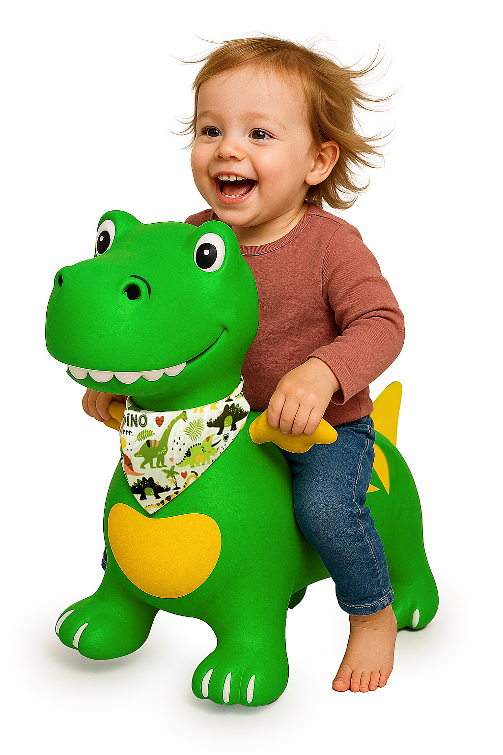 Ein fröhliches Kleinkind reitet auf einem grünen Dinosaurier-Spielzeug mit Dino-Muster.