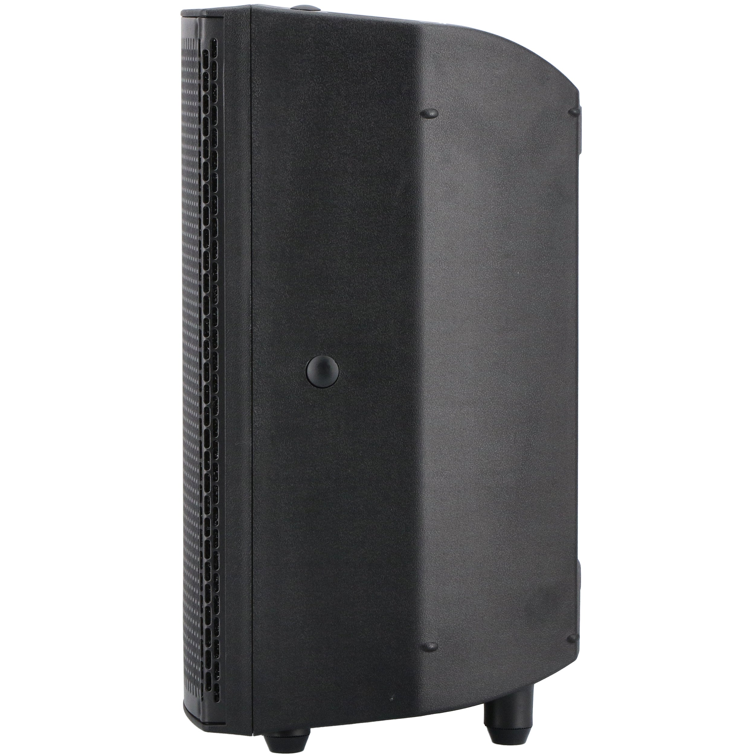 Zwarte luidspreker met ventilatieopeningen en een knop, geïsoleerd op wit.