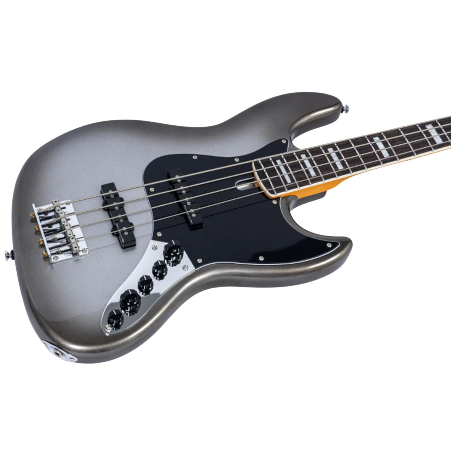 Een zilveren basgitaar met een zwart slagplaat en vier snaren.