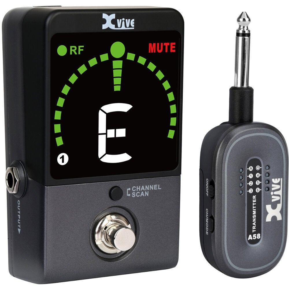 Een gitaartuner en zender. De tuner heeft een display en een voetschakelaar.