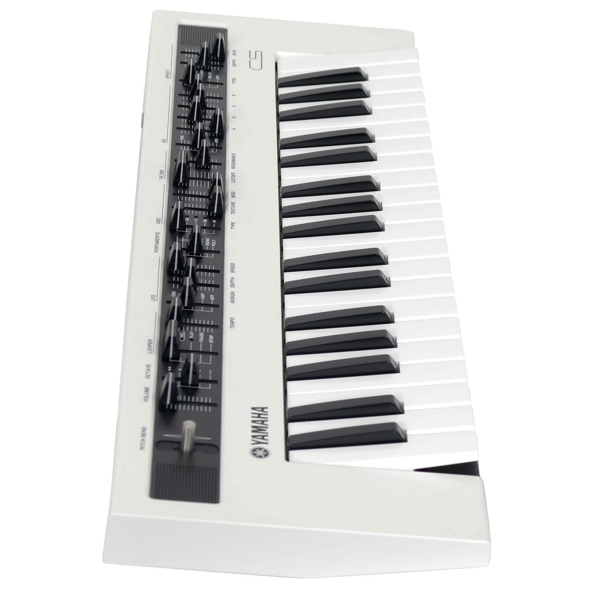 Een wit Yamaha CS synthesizer keyboard met zwarte en witte toetsen en veel knoppen.