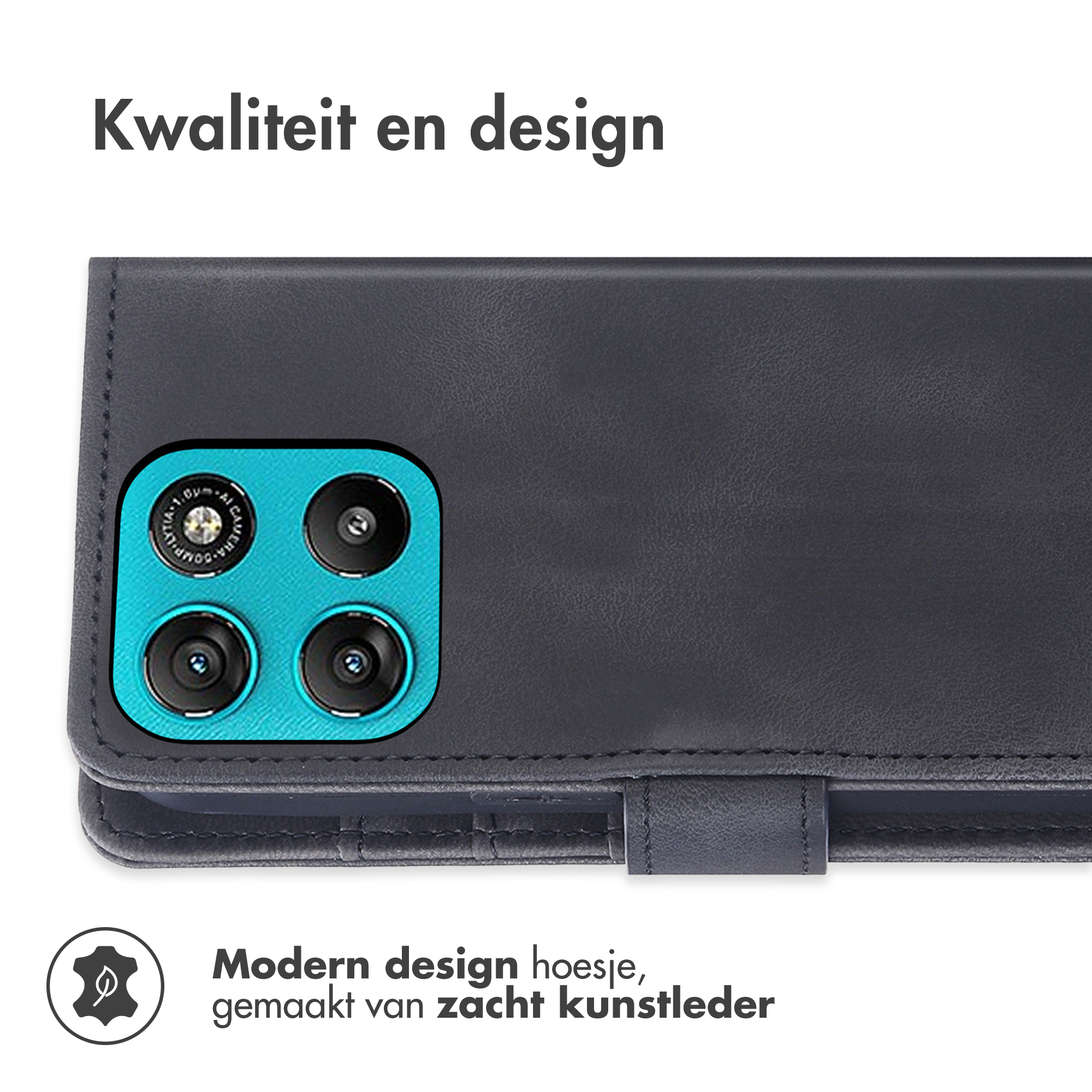 Zwarte kunstleren telefoonhoes met vierdubbele camera-uitsparing en tekst.