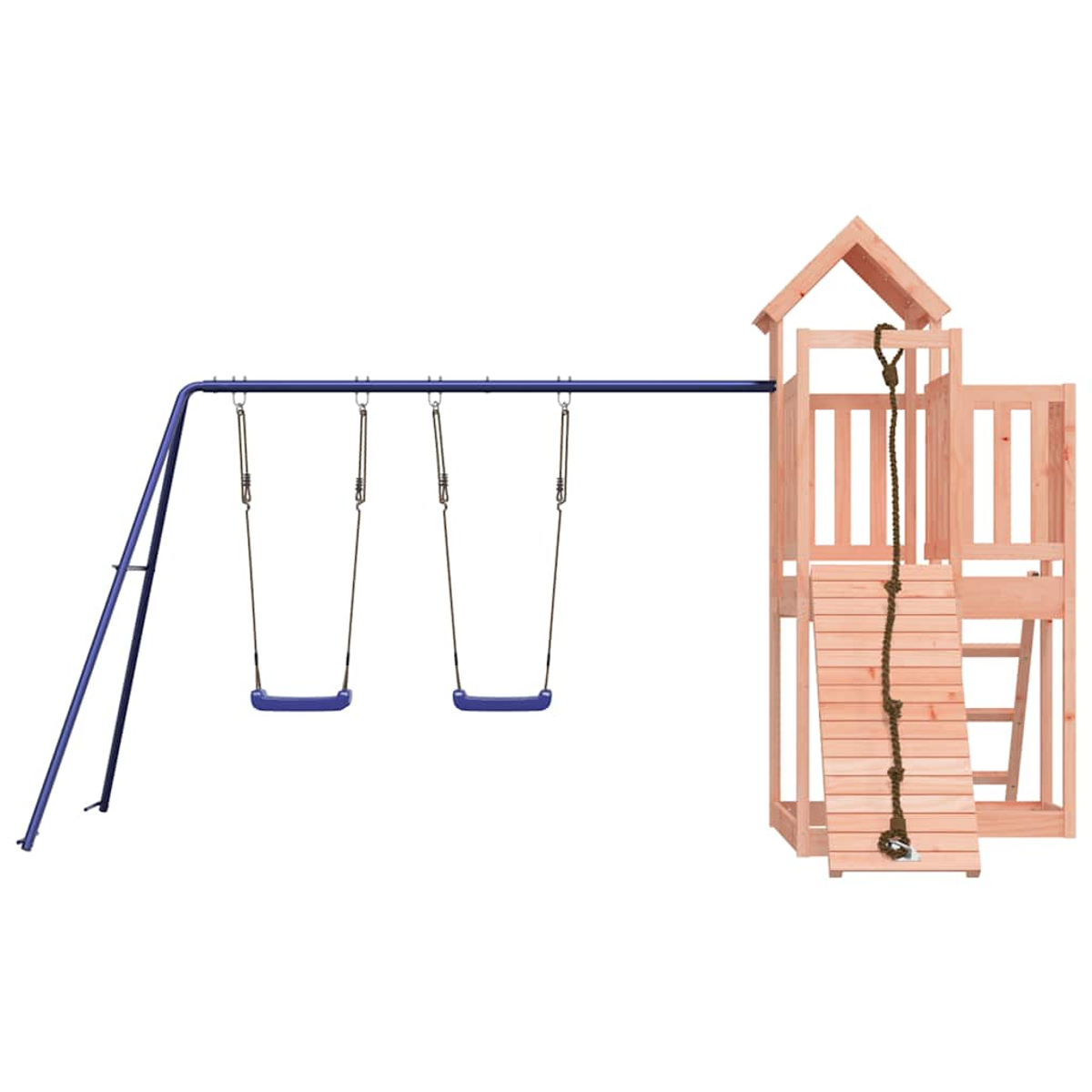 Ein Spielturm aus Holz mit Schaukeln und einer Strickleiter.