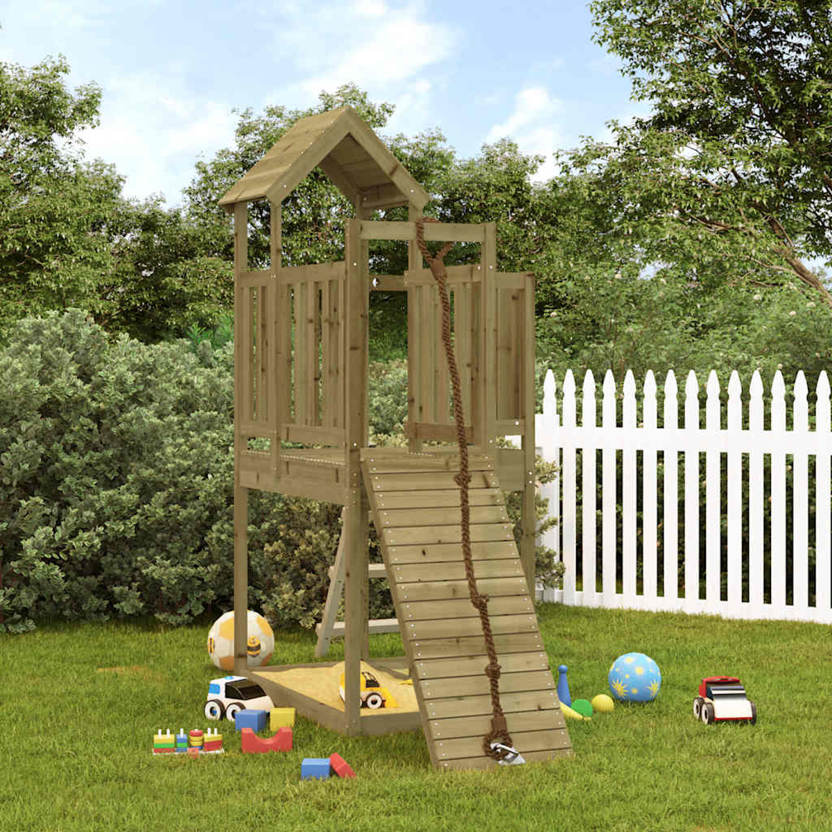 Holzspielturm mit Rutsche, Seil, Sandkasten und Spielzeug im Garten.