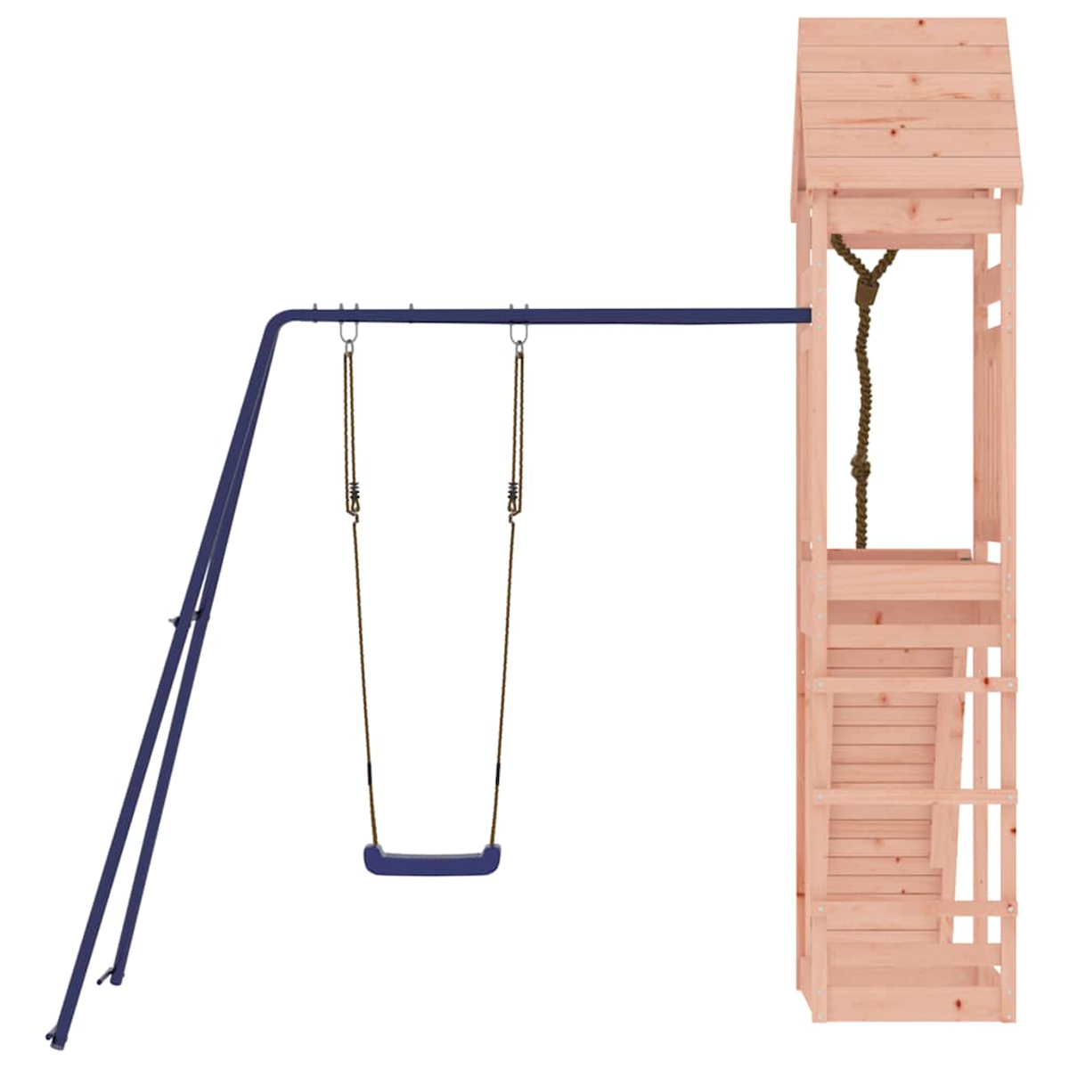 Ein Holzspielturm mit Schaukel und Kletterseil auf weißem Hintergrund.