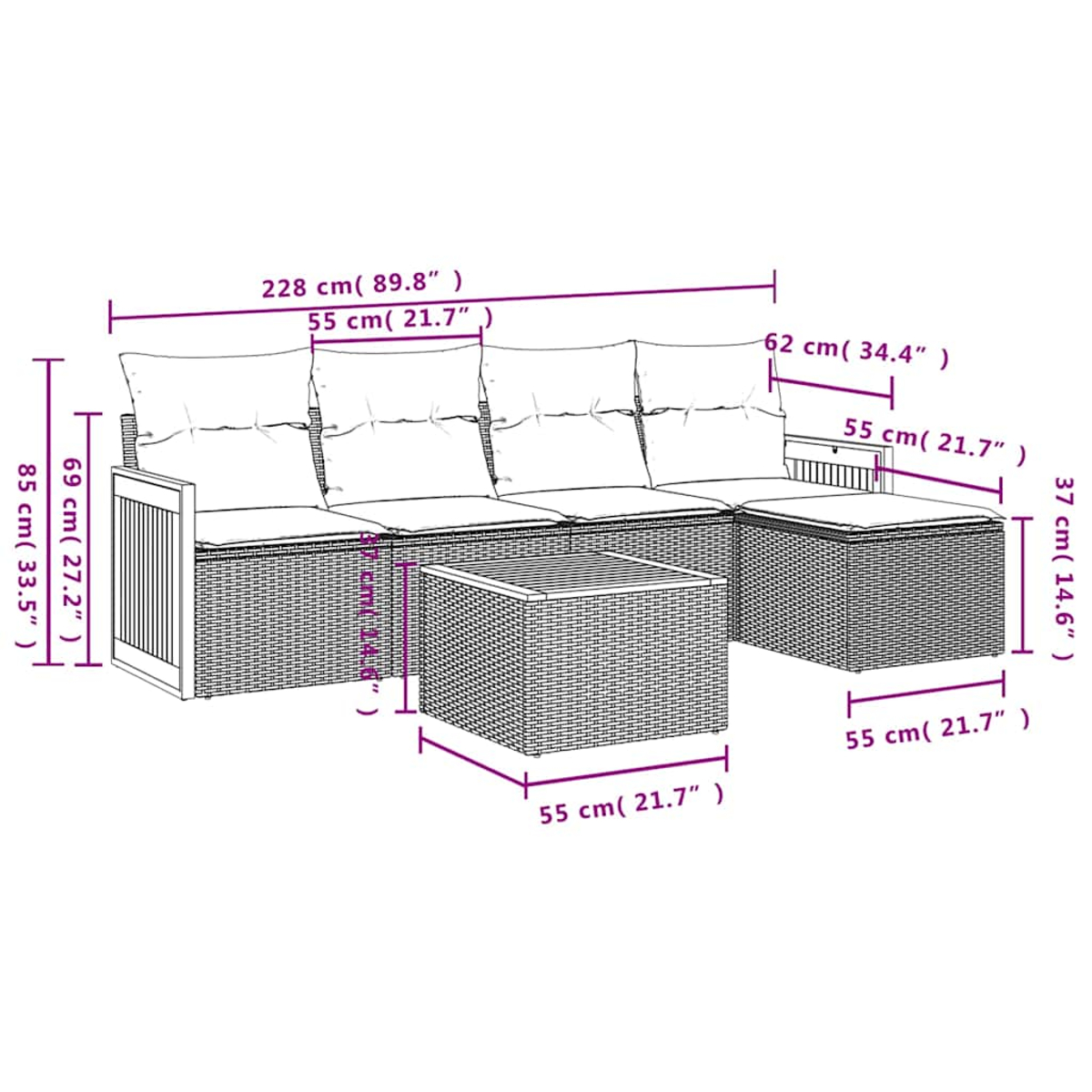 Modulares Rattansofa mit Kissen, Hocker und Couchtisch.
