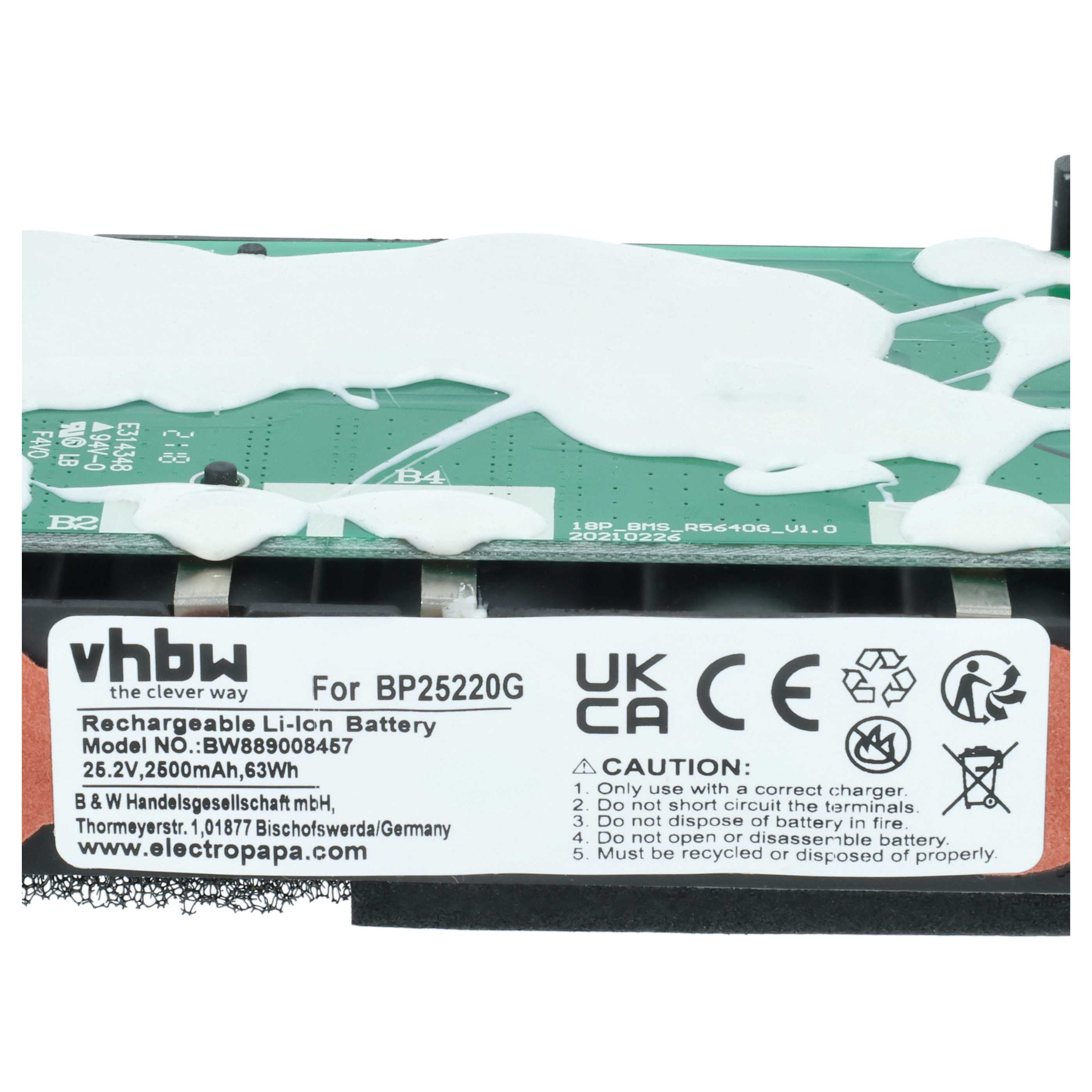 Vorderansicht einer wiederaufladbaren Li-Ion-Batterie mit Modellnummer und Warnhinweisen.