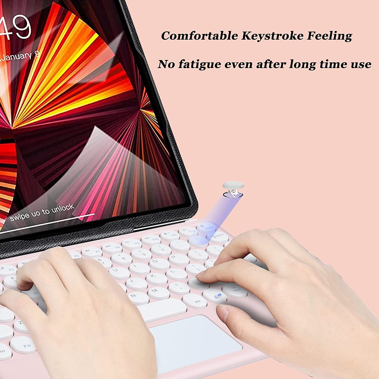 Hände tippen auf einer rosafarbenen Tastatur, Tablet mit abstraktem Hintergrund.