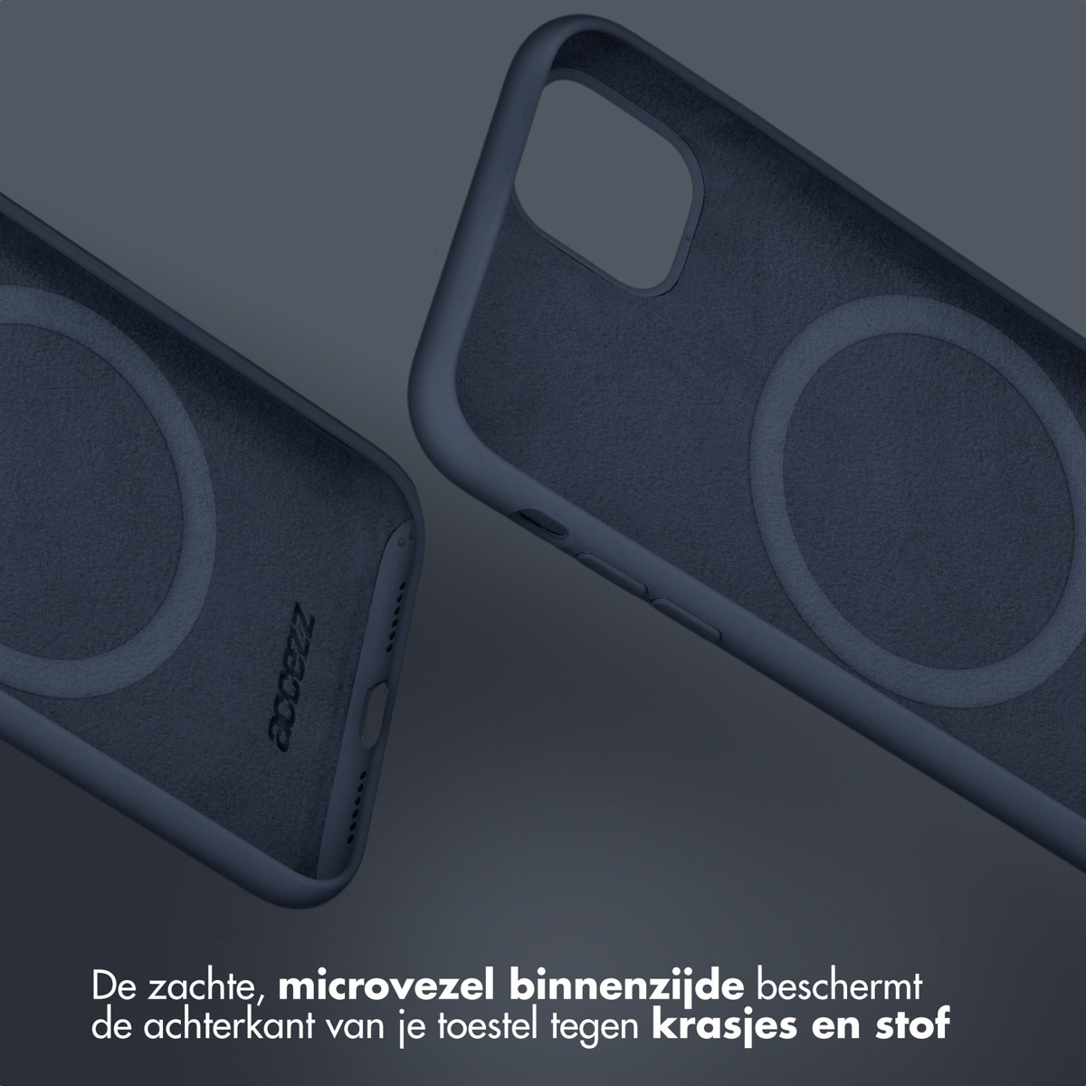 Zwei dunkelblaue Handyhüllen mit weichem Innenfutter, eine liegt vor der anderen.