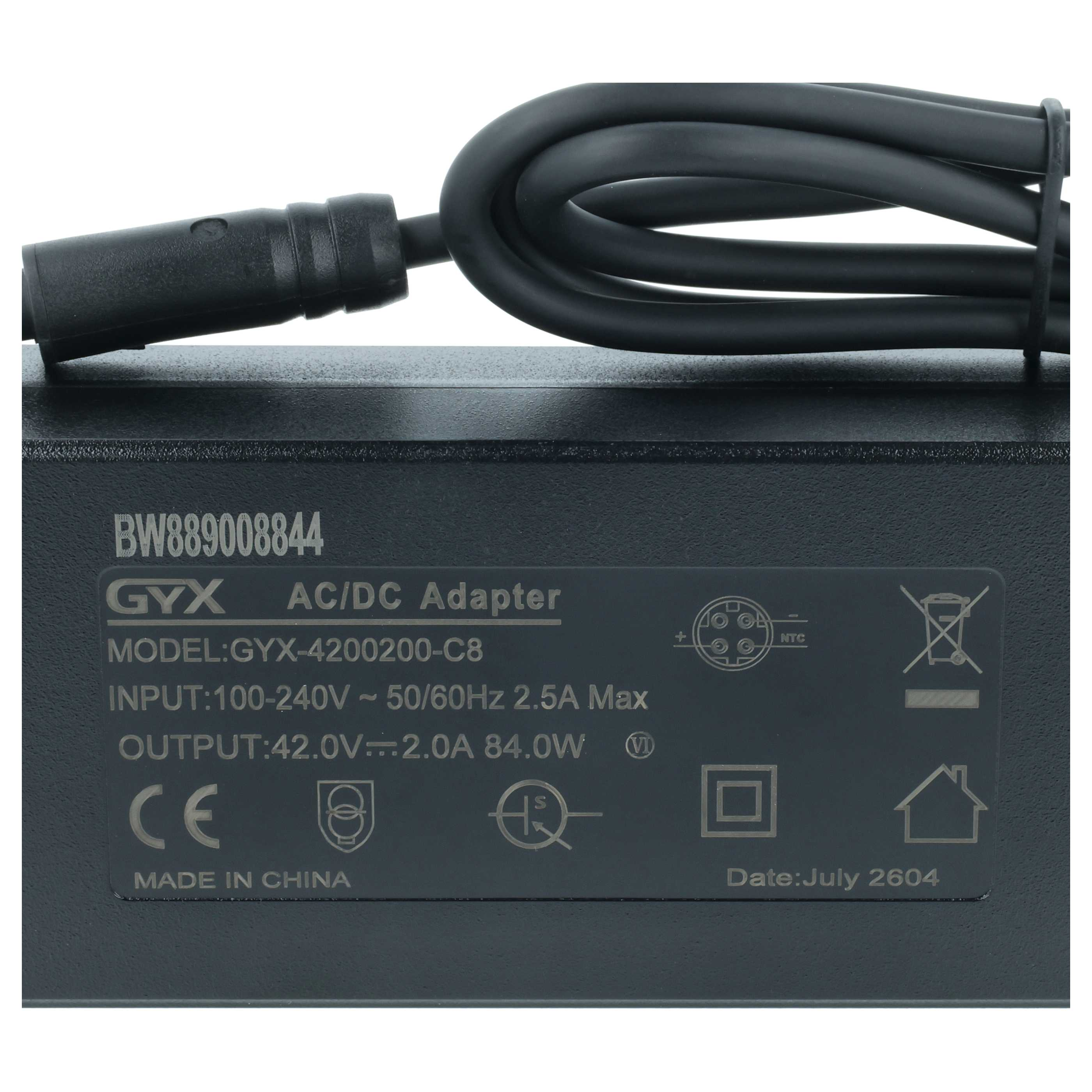 Schwarzes Netzteil mit Kabel. Modell GYX-4200200-C8. Made in China.
