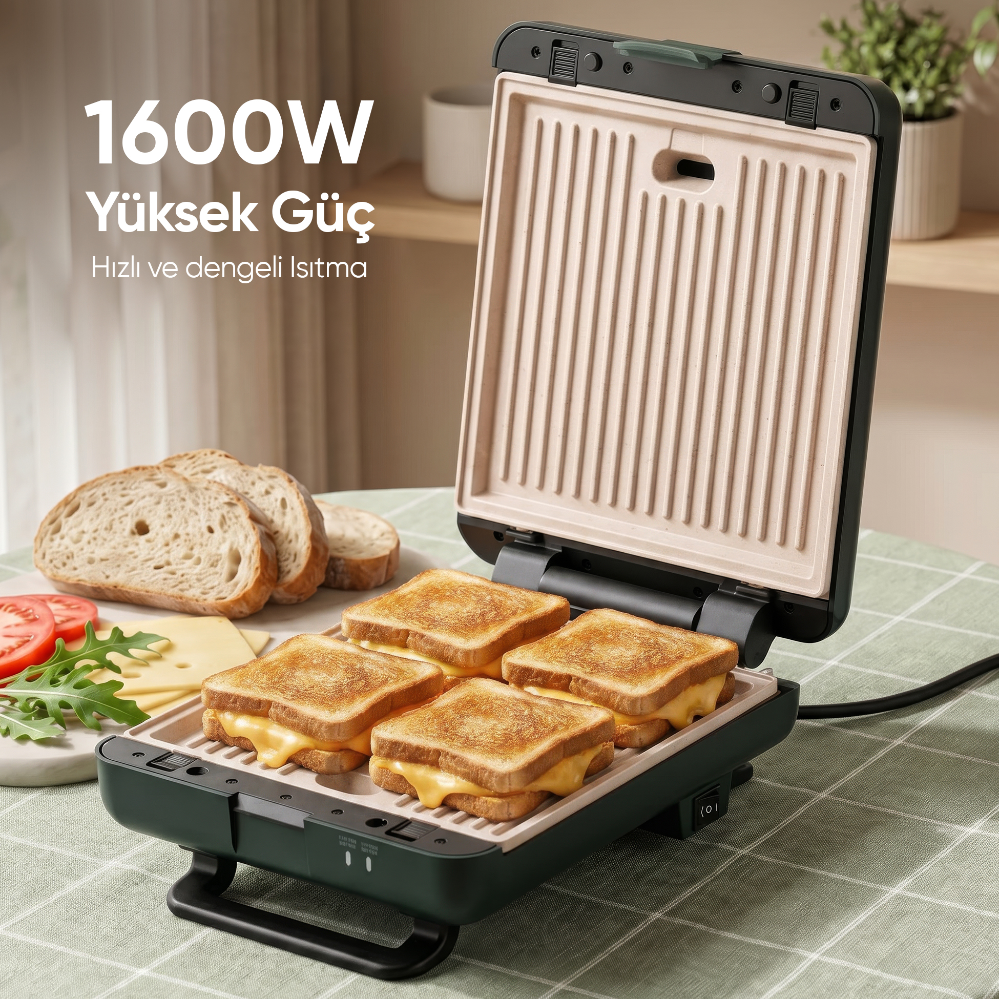 Dört ızgara peynirli sandviç ve malzemelerin bulunduğu açık temaslı ızgara.