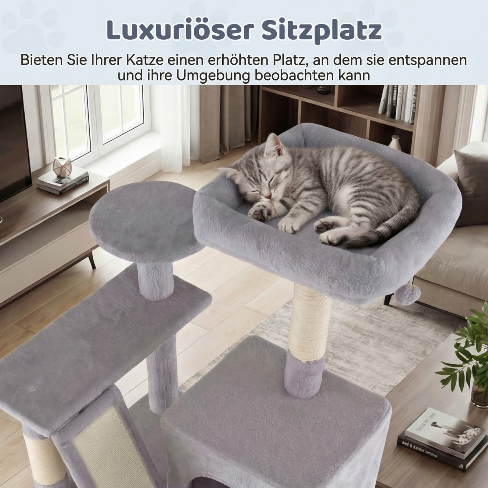 Een cyperse kat slaapt op een knusse krabpaal in een woonkamer.