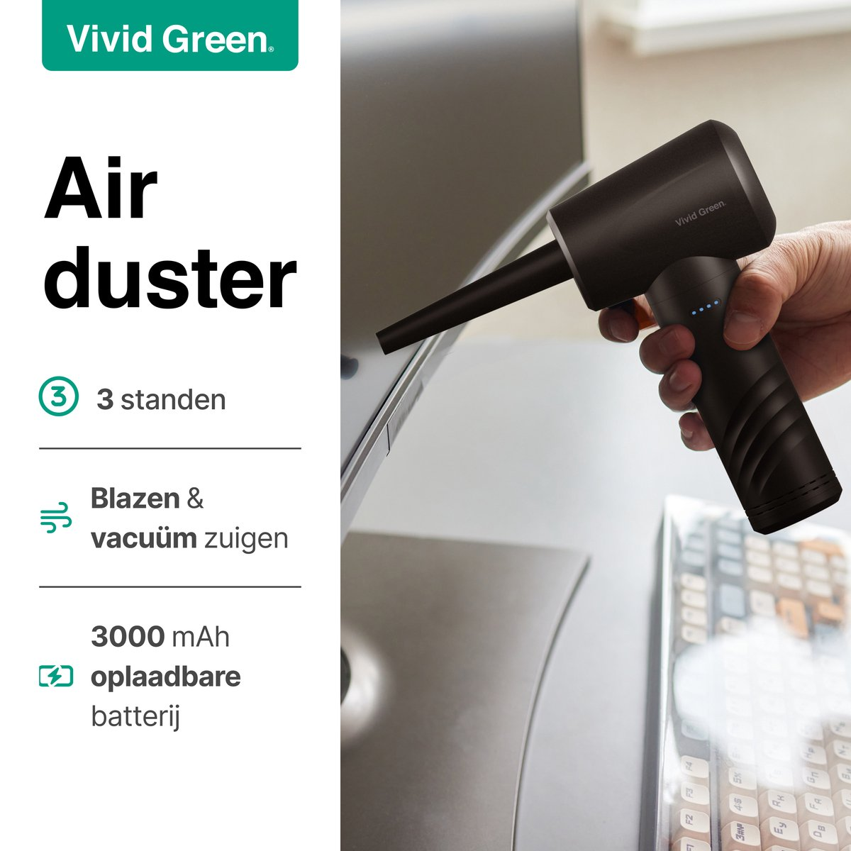 Hand houdt zwarte luchtblazer bij laptop. 3 standen, 3000mAh batterij.