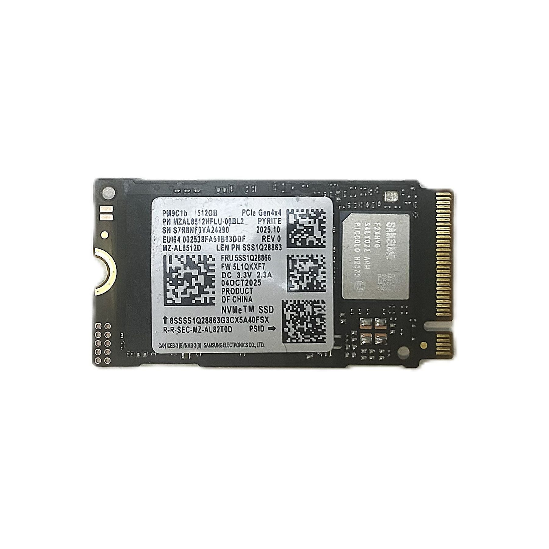 Eine Samsung 512GB NVMe SSD mit Modell PM9C1d, Teilenummer MZAL8512HFLU-00BL2.