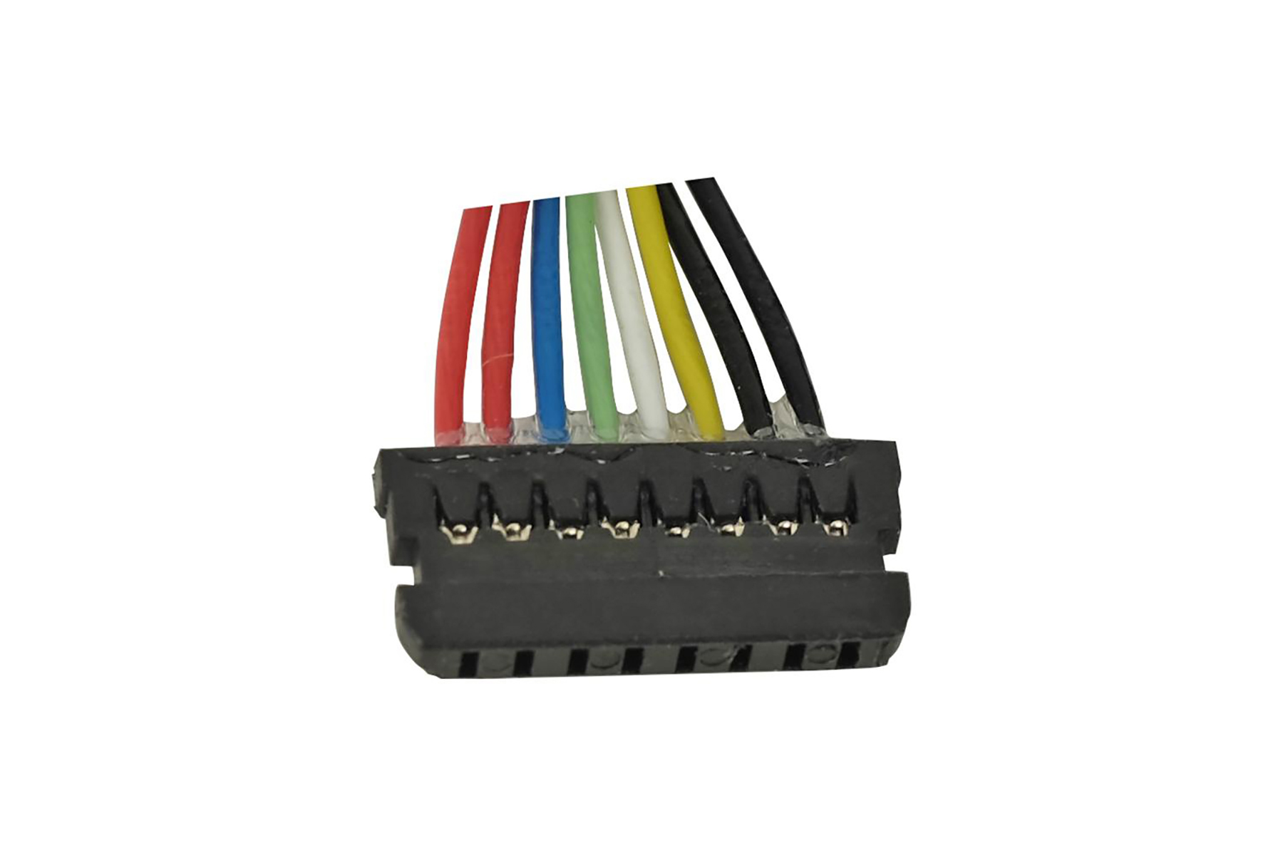Ein schwarzer Stecker mit acht bunten Kabeln: rot, rot, blau, grün, weiß, gelb, schwarz, schwarz.