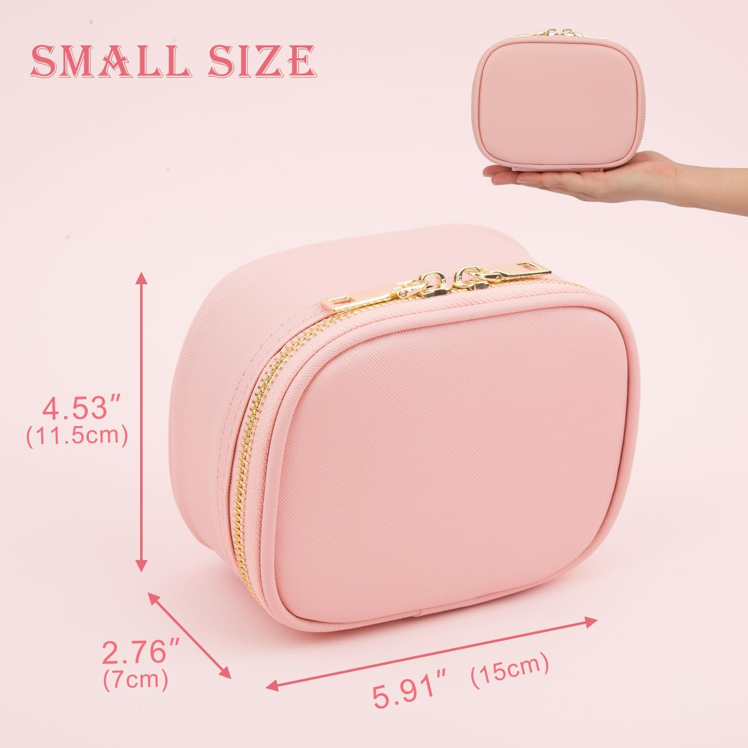 Eine kleine rosa Kosmetiktasche mit goldener Hardware, Maße angezeigt.