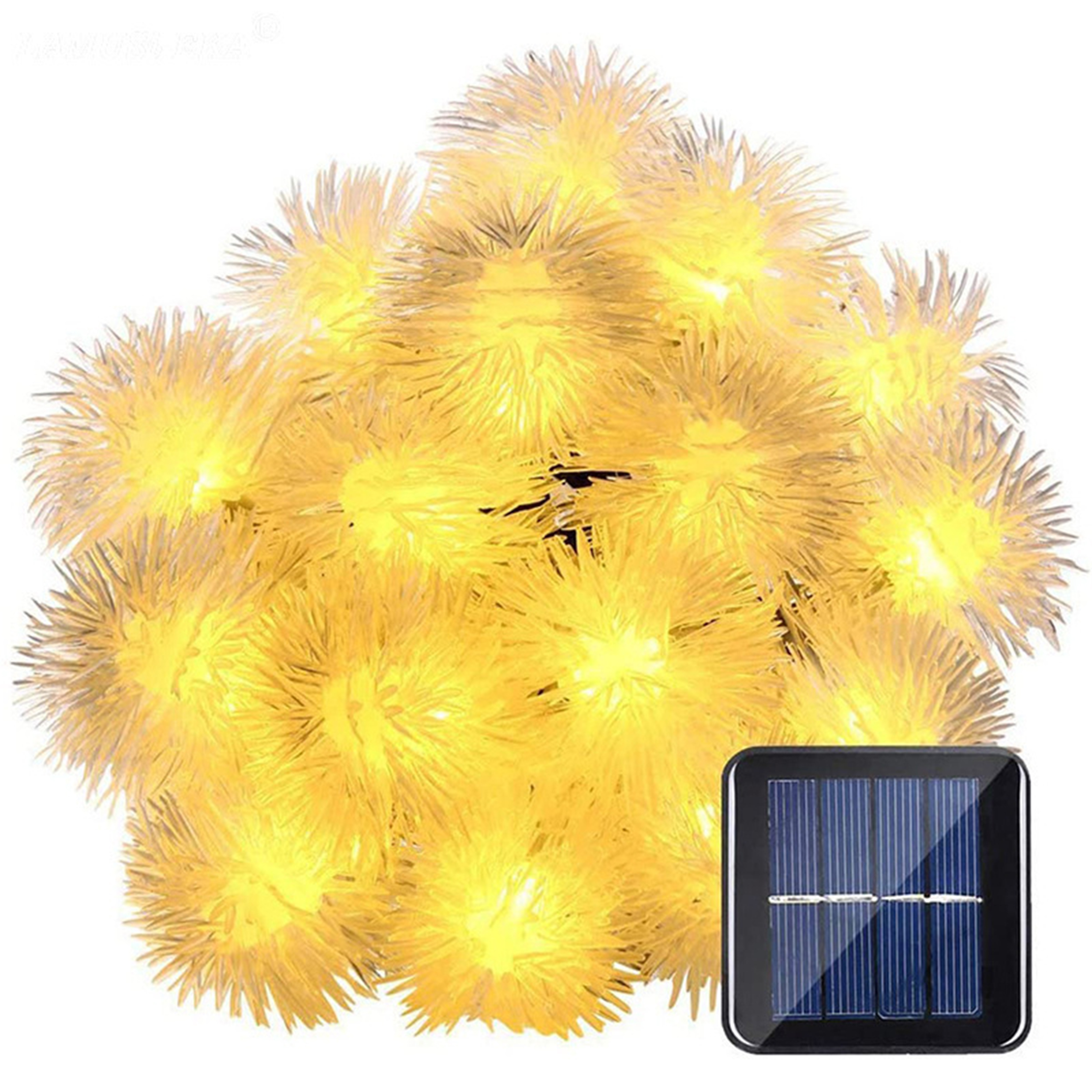 Gelbe Lichterketten mit einem Solarpanel auf weißem Hintergrund.