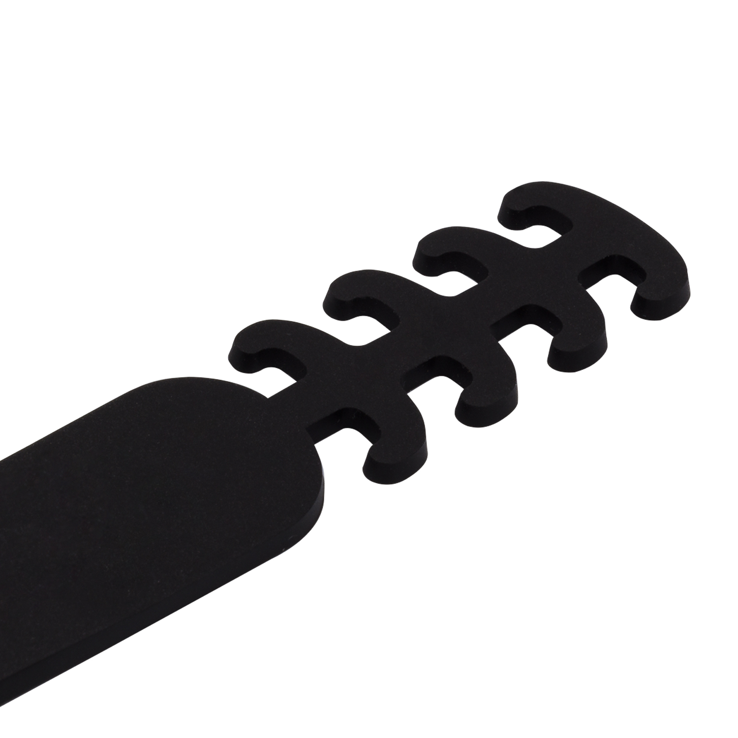 Extensor de mascarilla negro con cuatro muescas sobre fondo blanco.